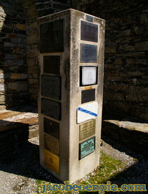 Monumento Placas Homenaje a Don Elias Valiña Sampedro